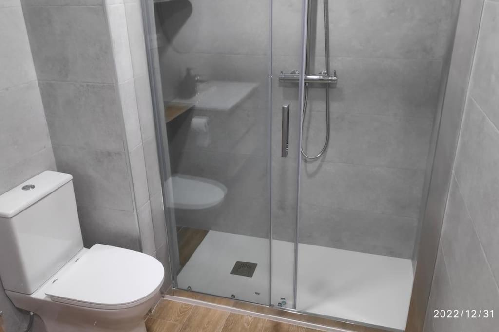 Precioso Apartamento Con Magnifico Patio. Sant Feliu de Llobregat Exterior photo