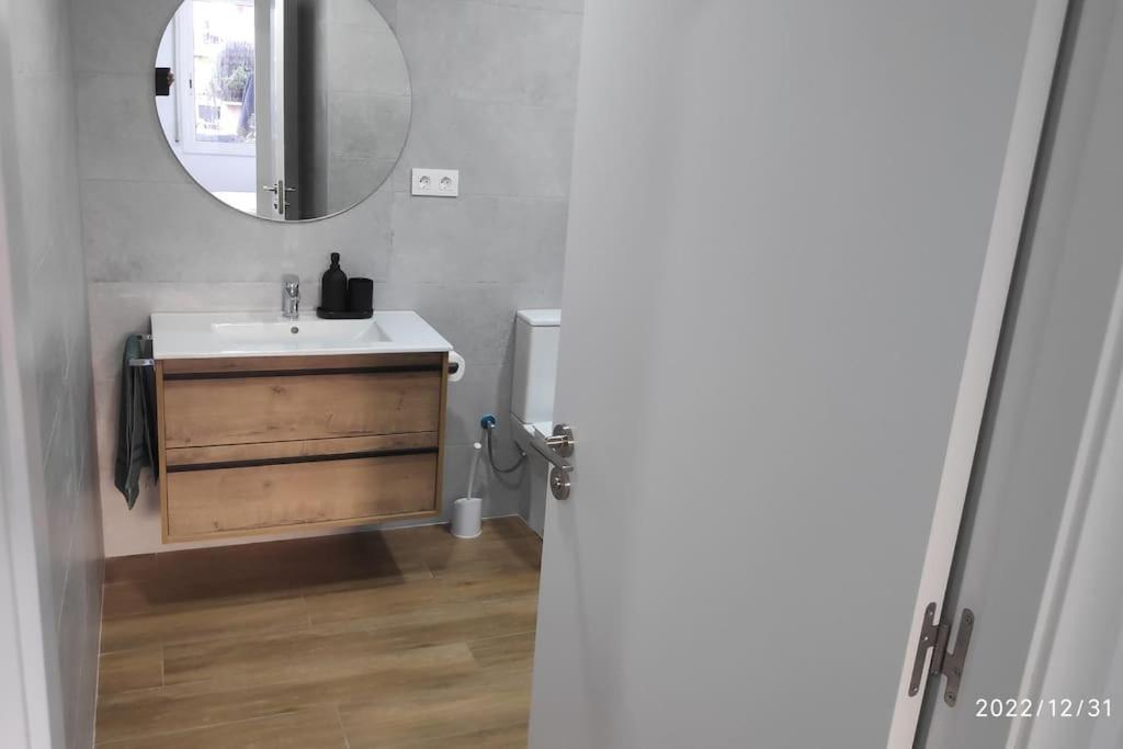 Precioso Apartamento Con Magnifico Patio. Sant Feliu de Llobregat Exterior photo